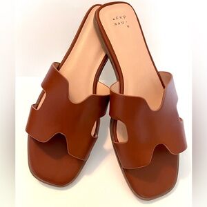 WOMEN'S SLIP ON SANDALS